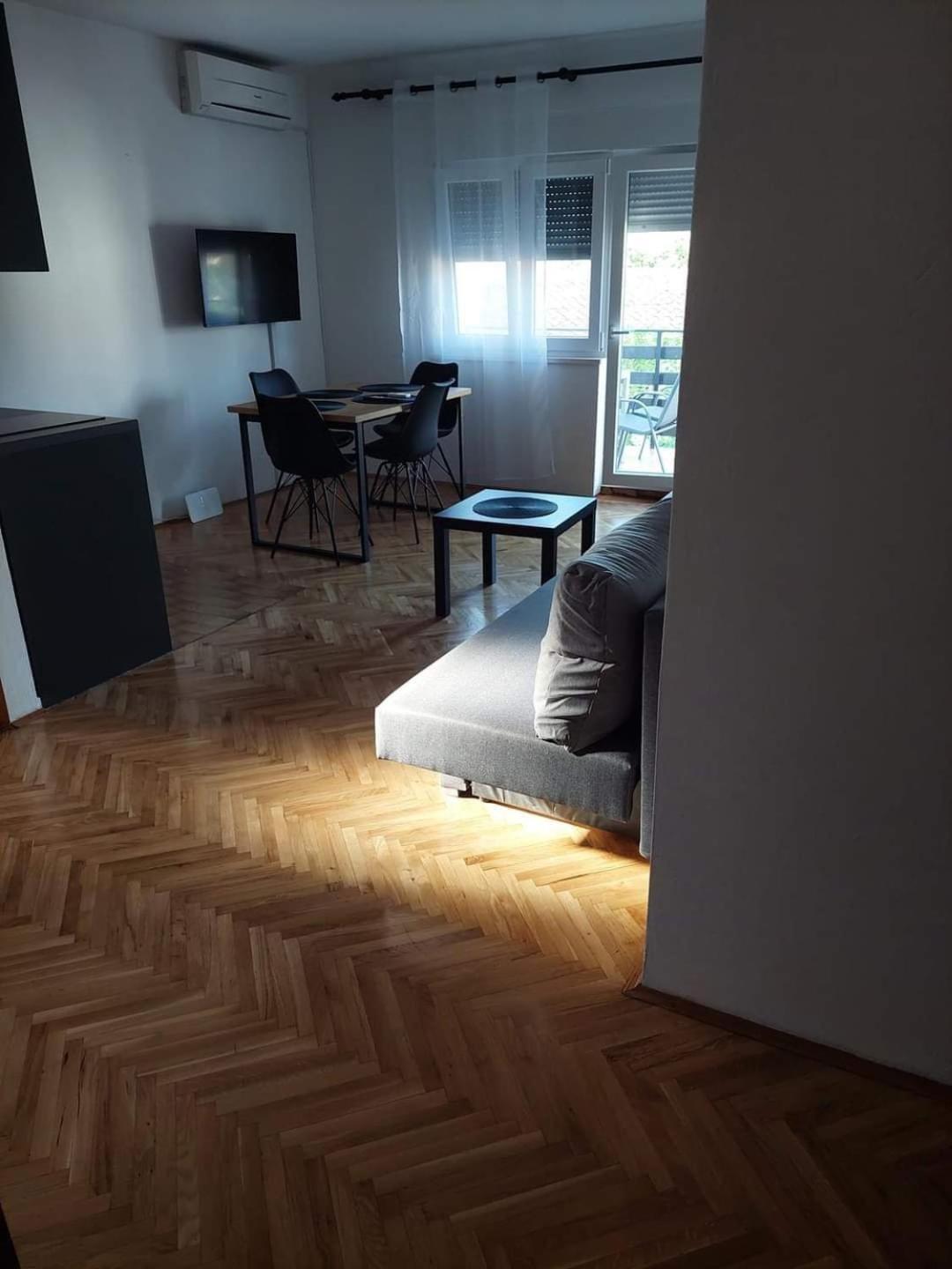 Apartmani Suhi Brod Medulin Exterior photo