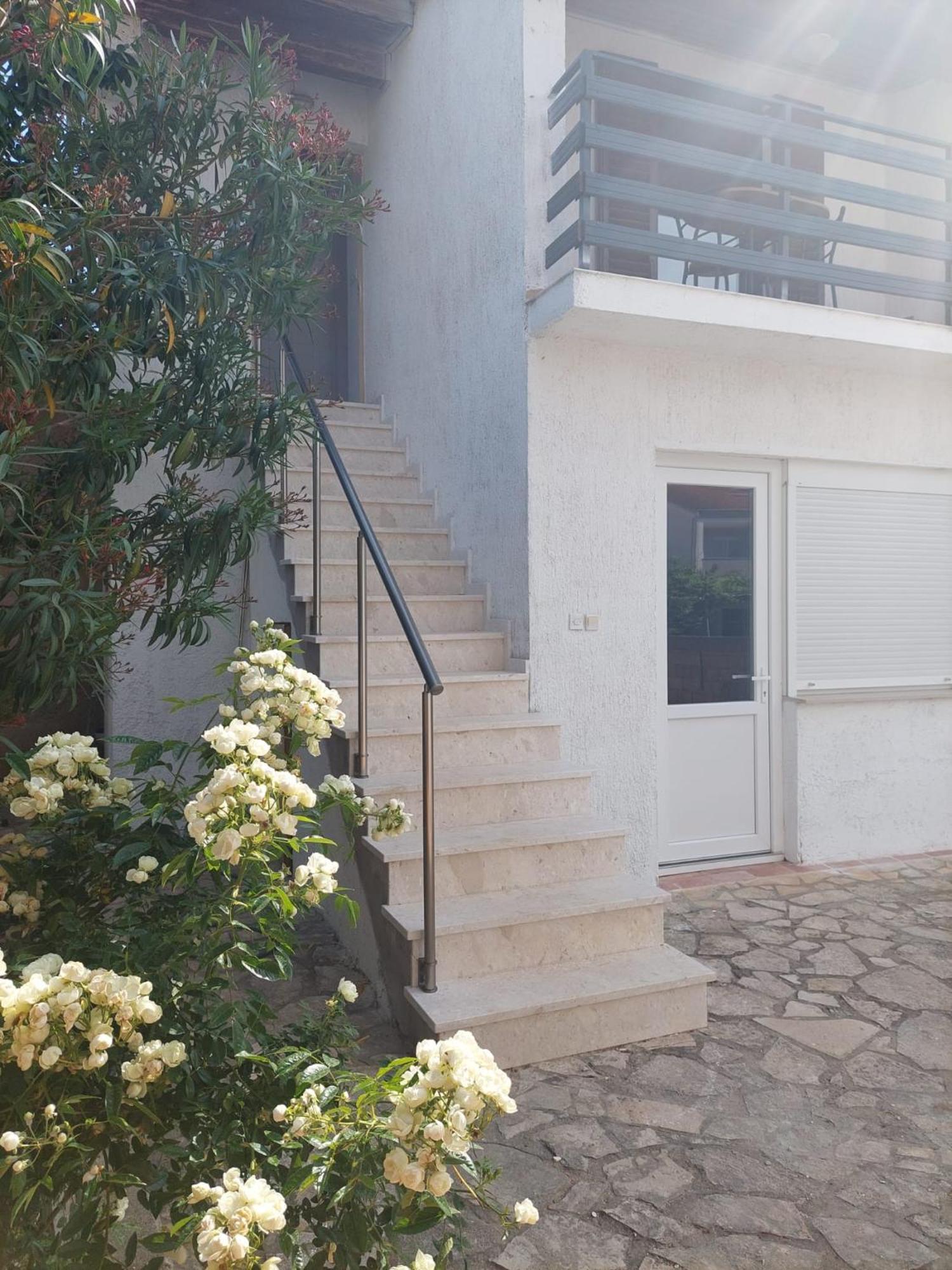 Apartmani Suhi Brod Medulin Exterior photo