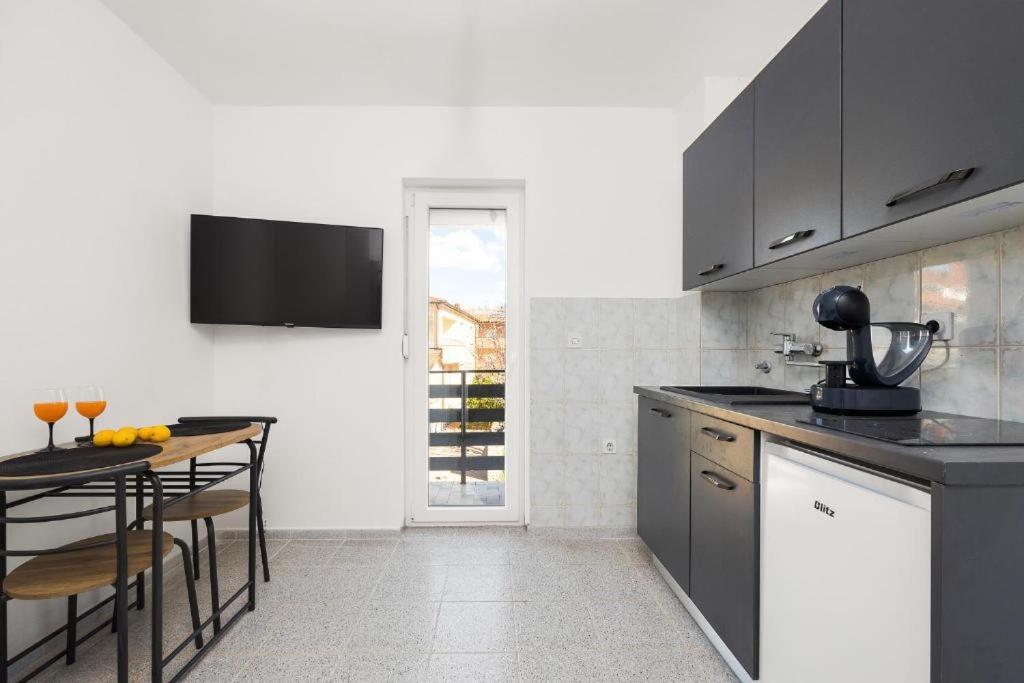Apartmani Suhi Brod Medulin Exterior photo